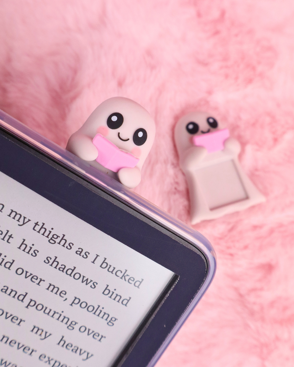 Ghost Reading Buddy for Kindle and Kobo / Hipper