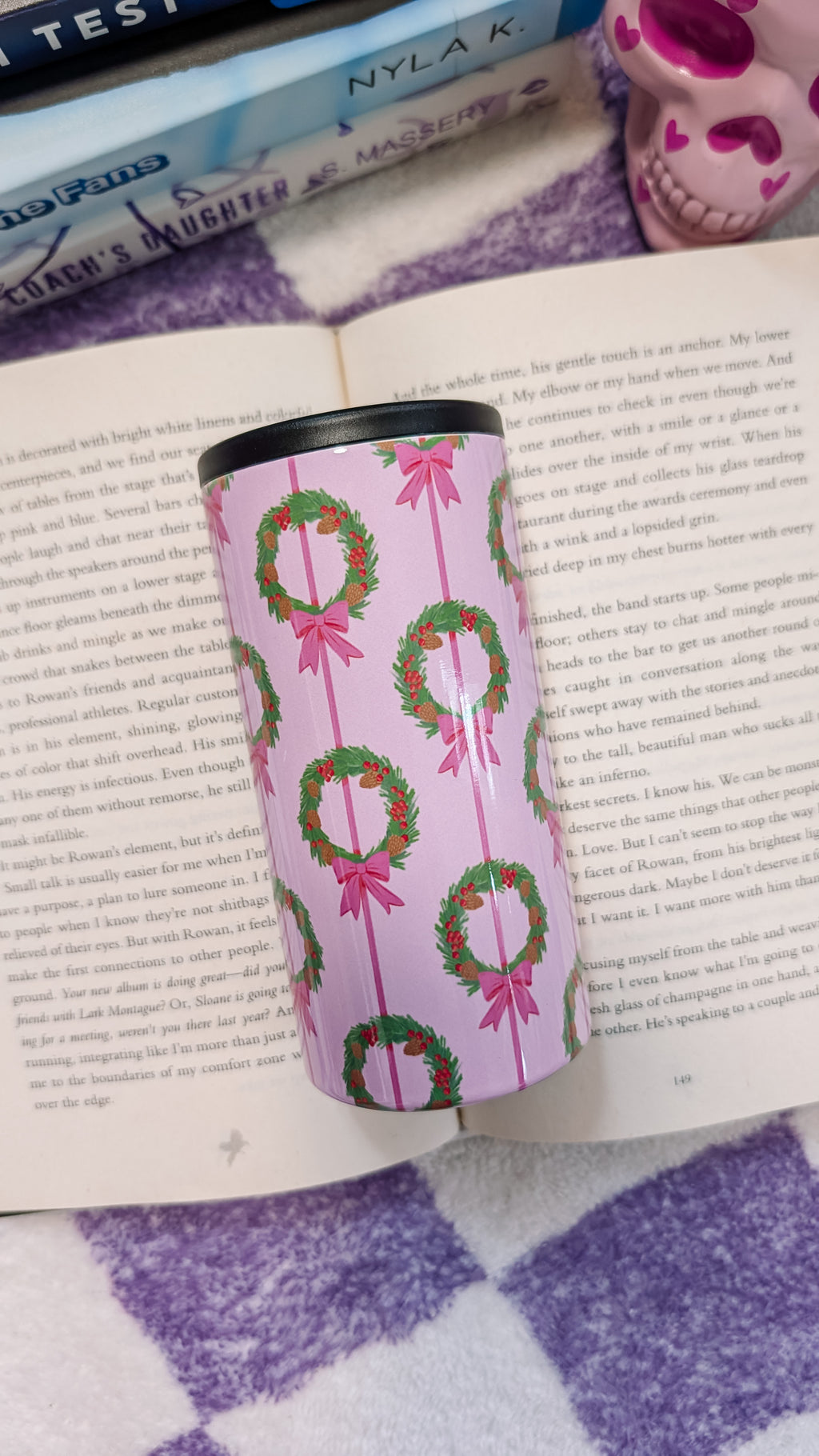 Slim Can Cooler, Pink Wreath Pattern
