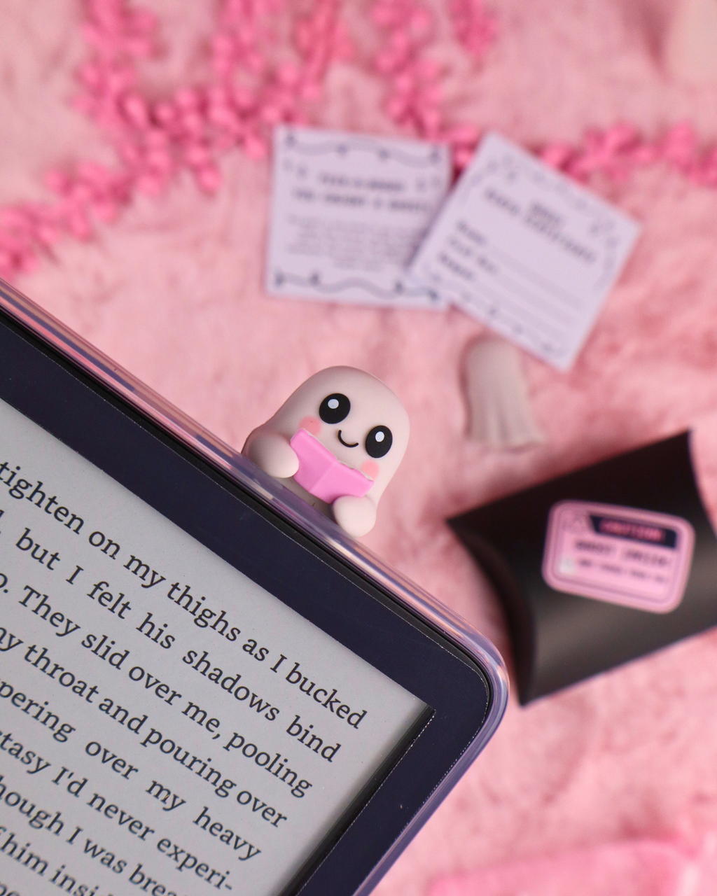 Ghost Reading Buddy for Kindle and Kobo / Hipper